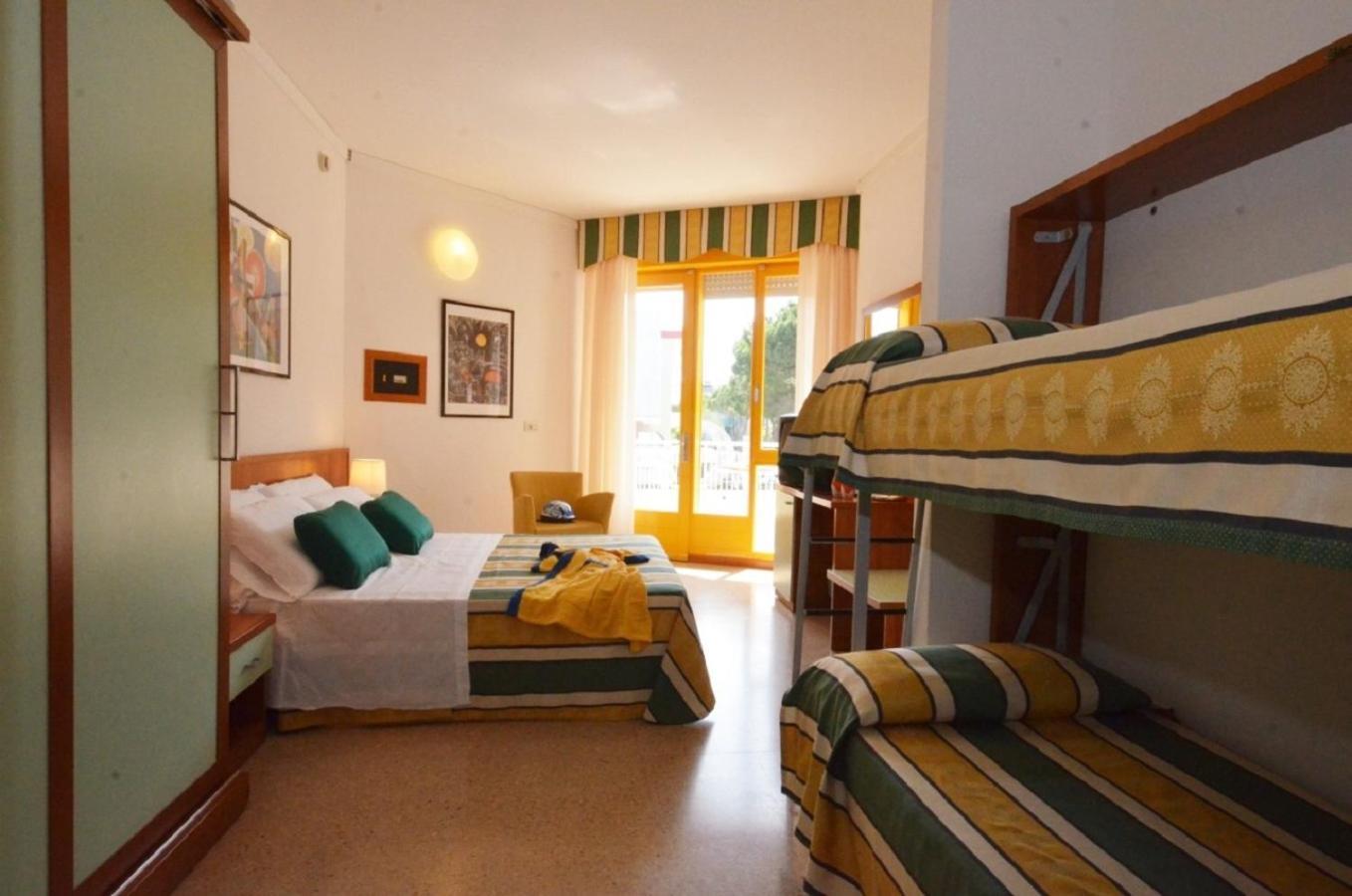 Hotel Luna Бибионе Экстерьер фото